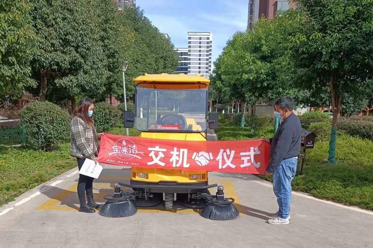 寶來(lái)潔掃地車(chē)廠家交機(jī)駕駛式電動(dòng)環(huán)衛(wèi)掃地車(chē)于小區(qū)物業(yè)城市街道地下停車(chē)場(chǎng)保潔