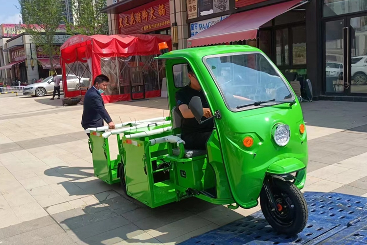 電動垃圾清運車 電動三輪四桶車 適用于城鎮(zhèn)街道車站工廠