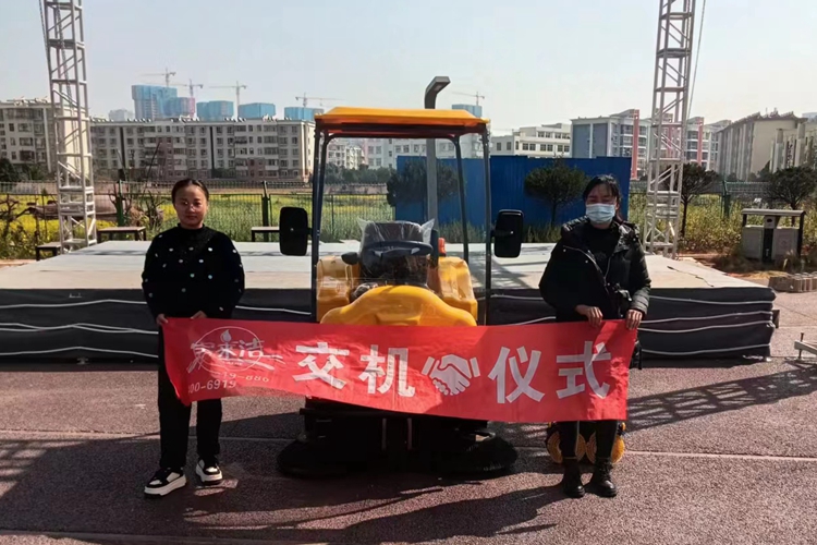 云南昆明寶來潔駕駛式電動掃地車S2A 灑水掃地一體的小型掃地車